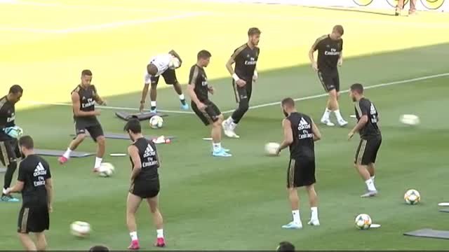 Más de 10.000 personas disfrutan del entrenamiento del Real Madrid