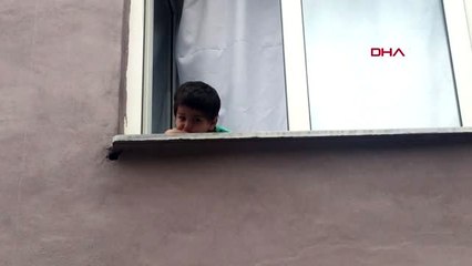 BURSA PENCEREDEN SARKAN ÇOCUK, İTFAİYE VE POLİSİ HAREKETE GEÇİRDİ