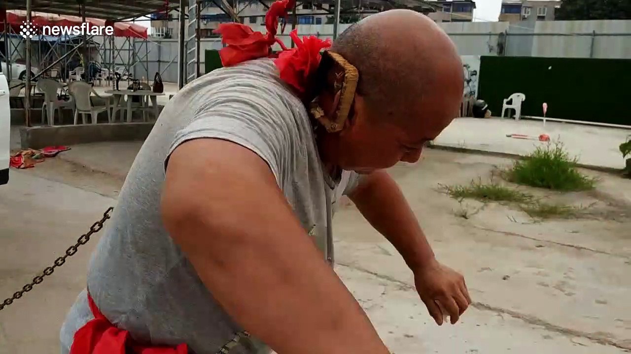 Kung fu master incredibly pulls two cars with just his ear in China's Shangqiu