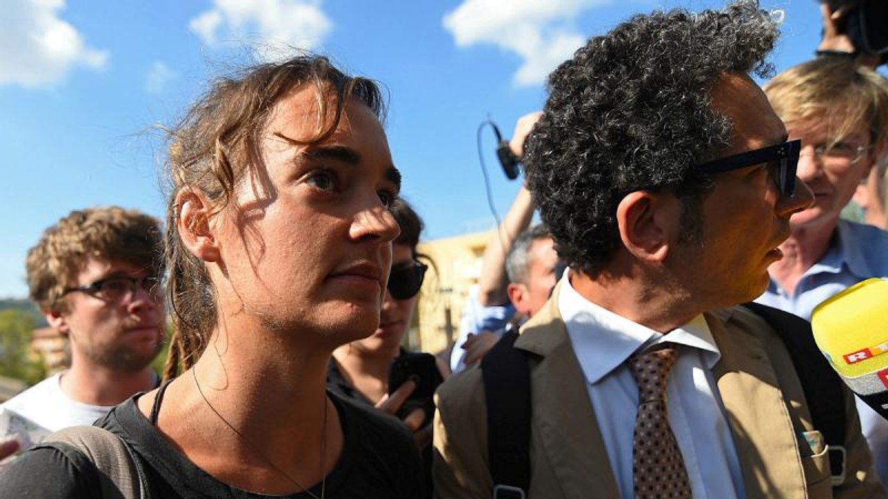Carola Rackete wird von der Staatsanwaltschaft verhört