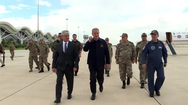 Milli Savunma Bakanı Akar ve komutanlar Suriye sınırında