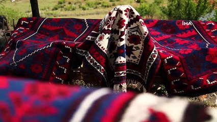 Dünyanın ilk boncuk Yağcıbedir halısı dokundu