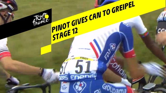 Pinot passe un bidon à Greipel / Pinot giving a can to Greipel - Étape 12 / Stage 12 - Tour de France 2019