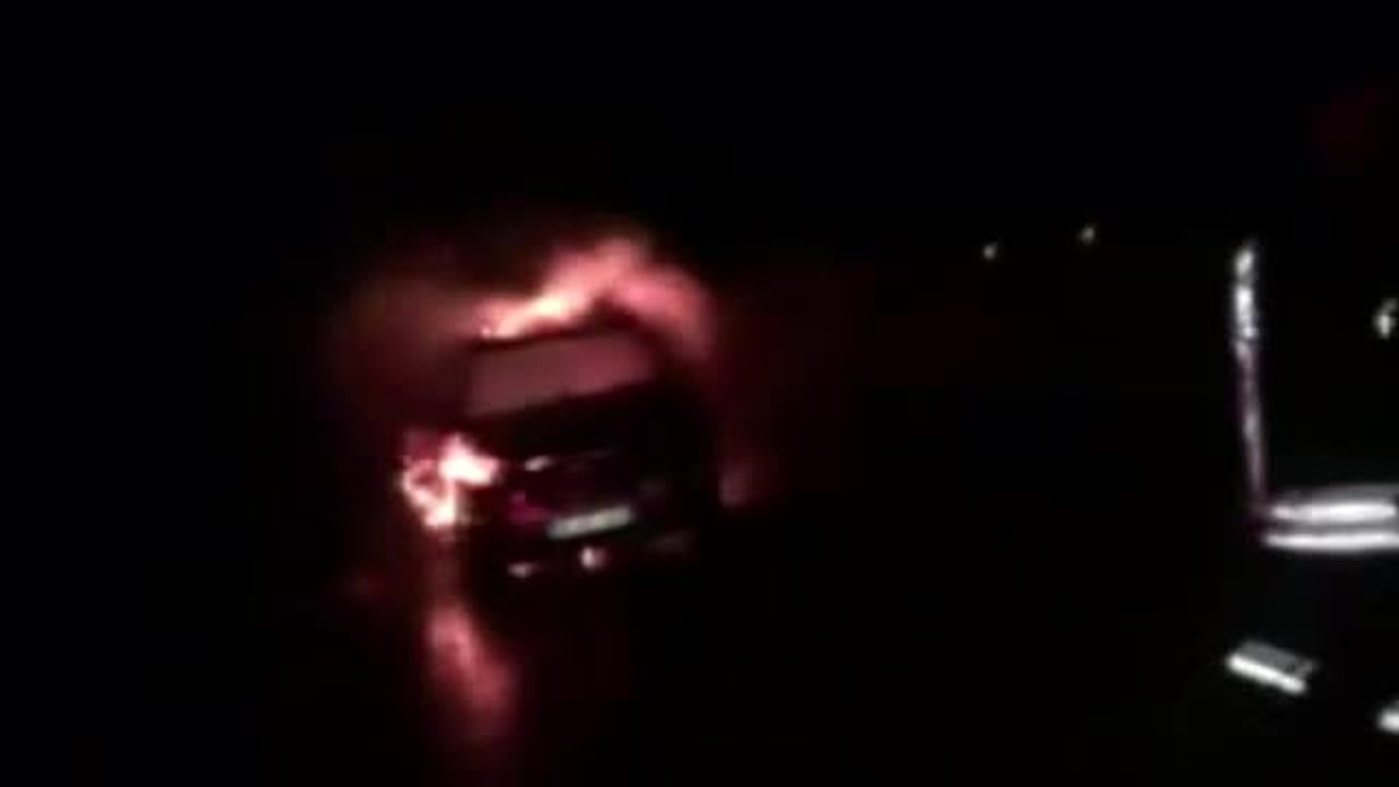 Kars'ta araç cayır cayır yandı