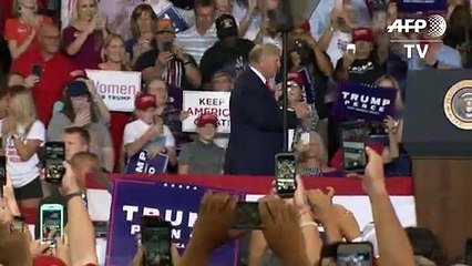 Trump celebra fin de moción de destitución y sigue su campaña aferrado a la controversia