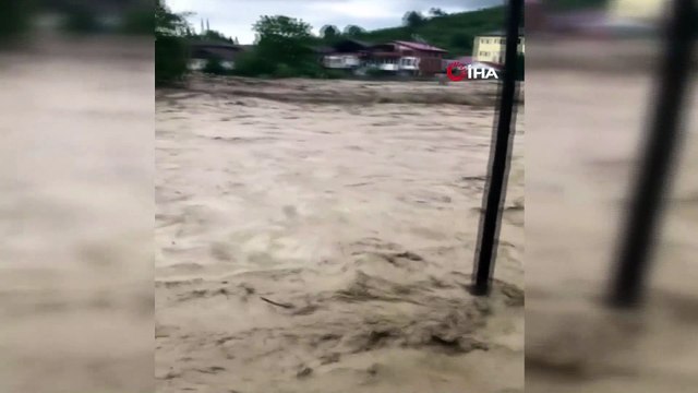 Sakarya'da şiddetli yağış sele neden oldu