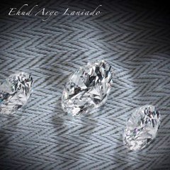 Shiny round diamonds - Ehud Arye Laniado collection