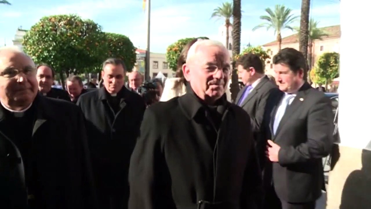 El Vaticano desautoriza al nuncio que acusó al Gobierno de "resucitar" a Franco