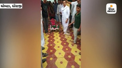 ધોરાજીમાં દાદાની અર્થીને પૌત્રીએ કાંધ આપી અંતિમસંસ્કાર કર્યા