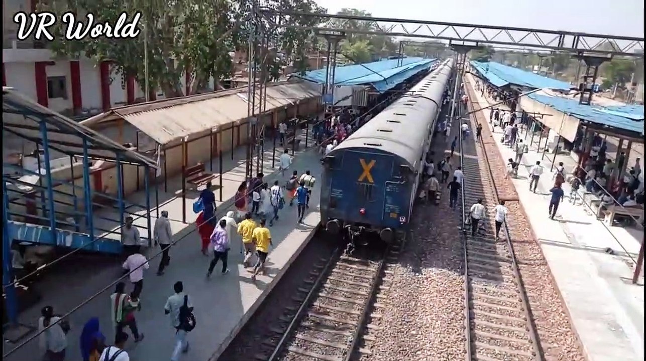 Top view - Agra Passenger meet Bhopal express