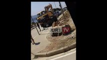 Report TV - Prishën lokalin pa leje, banorët në Ksamil sulmojnë me gurë furgonët e IKMT-së