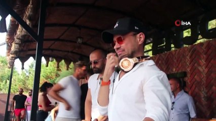 Ozan çaldı, Cem Belevi ve oyuncu sevgilisi eğlendi