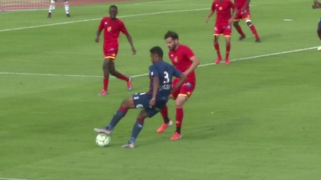 Le geste technique de Yoël Armougom lors de SMCaen - Quevilly RM