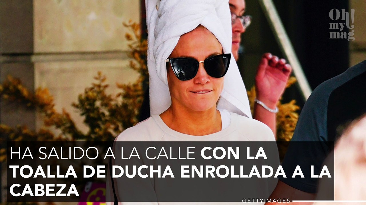 Jennifer López arrasa con su nuevo "look" en Nueva York: con la toalla enrollada y sin maquillar 15045-ES