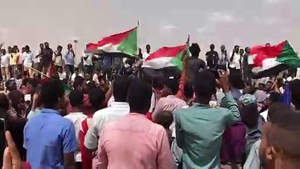 المئات في مسيرات في الخرطوم "لتأبين شهداء" الثورة