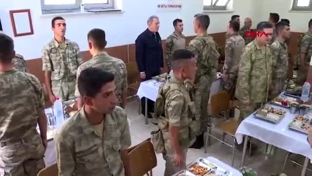 Bakan Akar ve Komutanlar Sınır Birliklerinde İnceleme ve Denetlemelerde Bulundu