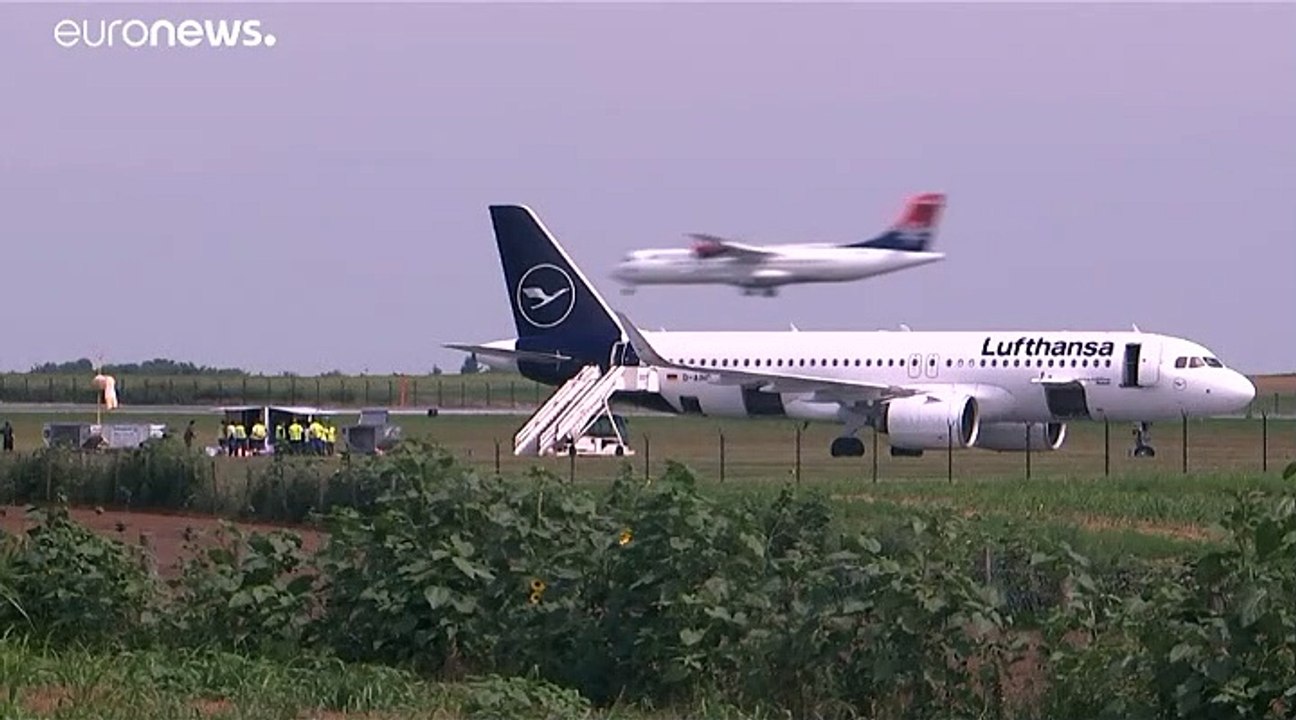 إجلاء ركاب طائرة لوفتهانزا بعد بلاغ من مجهول عن...