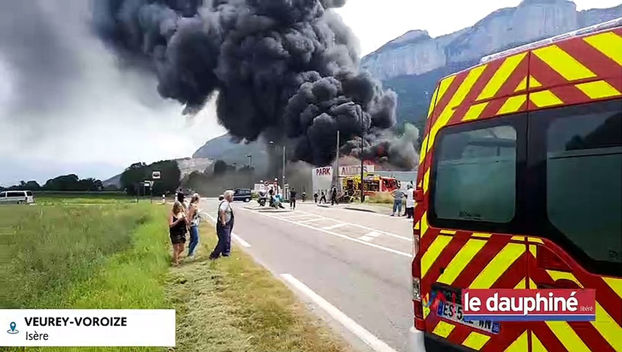 ISÈRE les sapeurs-pompiers sont encore sur place