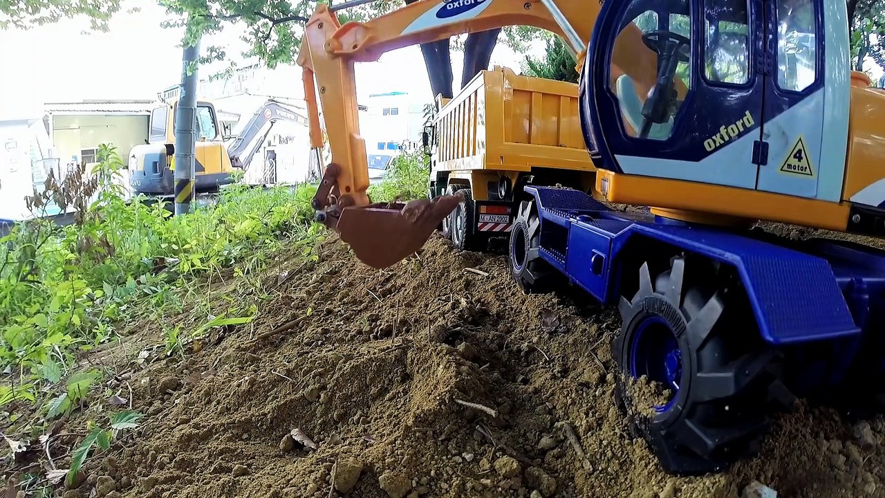 Conversion of toy into rc excavator (왼구를 개조해서 만든  RC포크레인)
