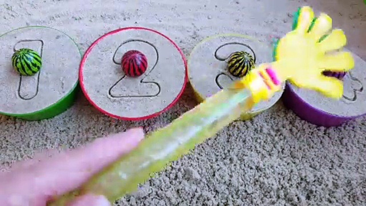 LEARN COLORS & NUMBERS! PUT COLORED BOUNCY BALLS ON NUMBERED SAND BOWLS AND WAVE A MAGIC WAND!
