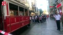 Beyoğlu'nda nostaljik tramvayın elektrik kablosu koptu