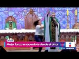 Mujer interrumpe misa y lanza a sacerdote desde el altar | Noticias con Yuriria Sierra