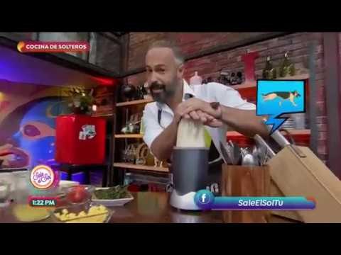 Cocina de solteros: Charlie prepara chiles rellenos de pollo | Sale el Sol