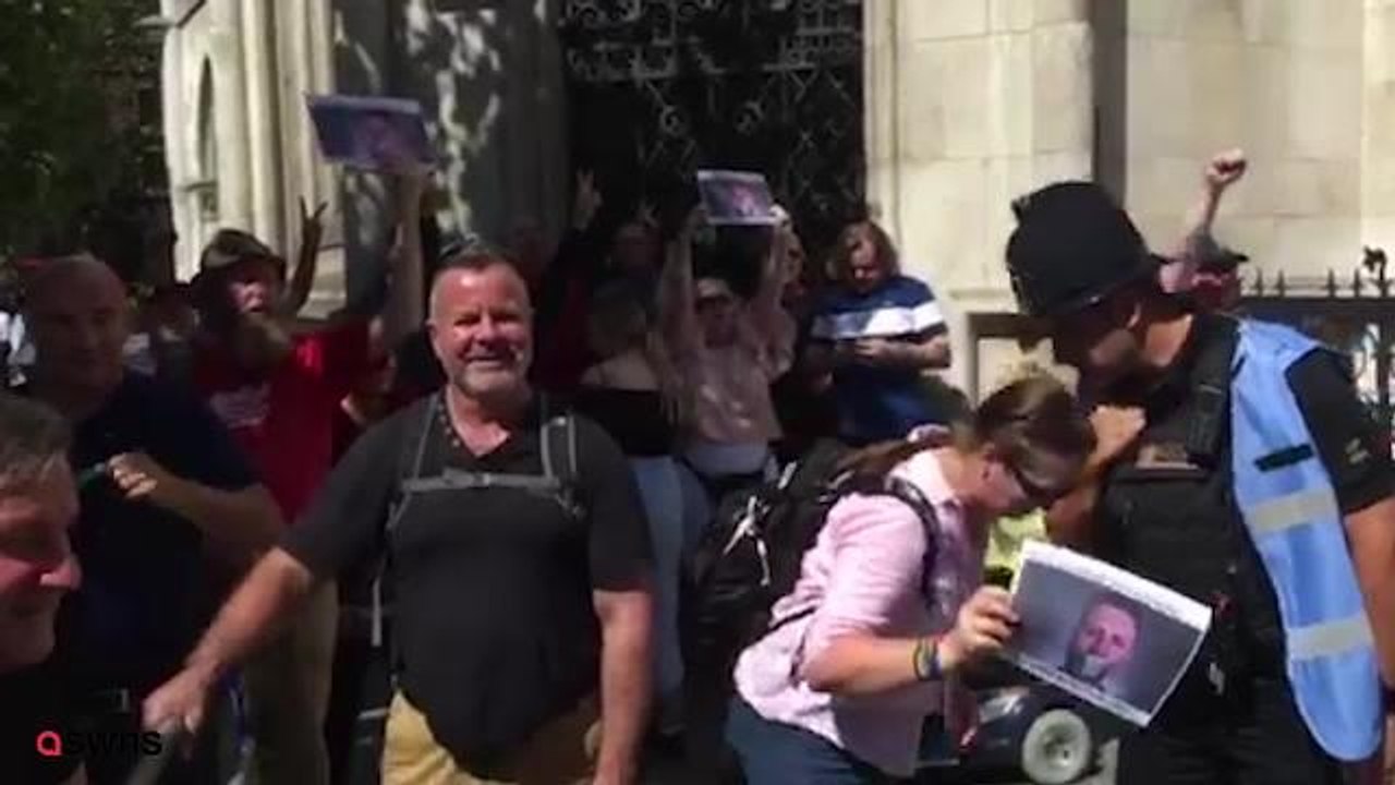 Tommy Robinson wins court appeal