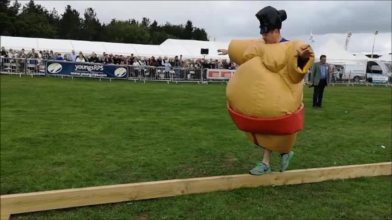 Sumo suits relay at Glendale Show