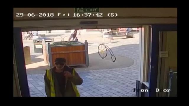 Luton robbery CCTV