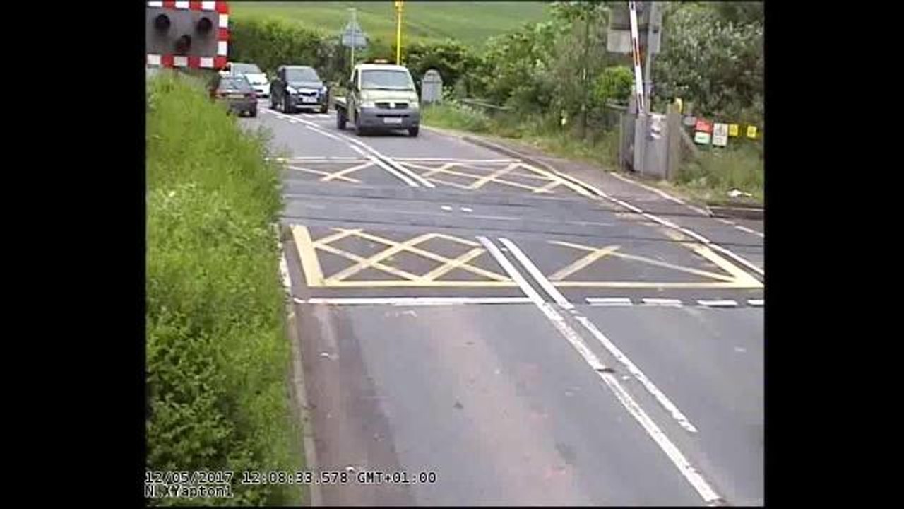 Yapton level crossing misuse video