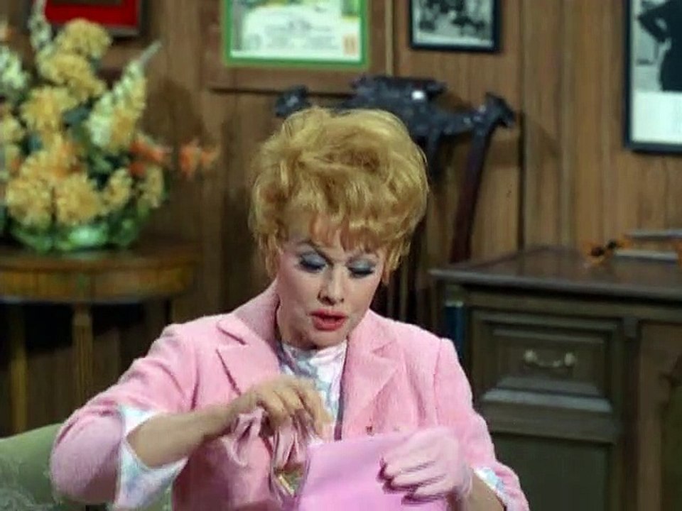 The Lucy Show: Lucy and Jack Benny's Account