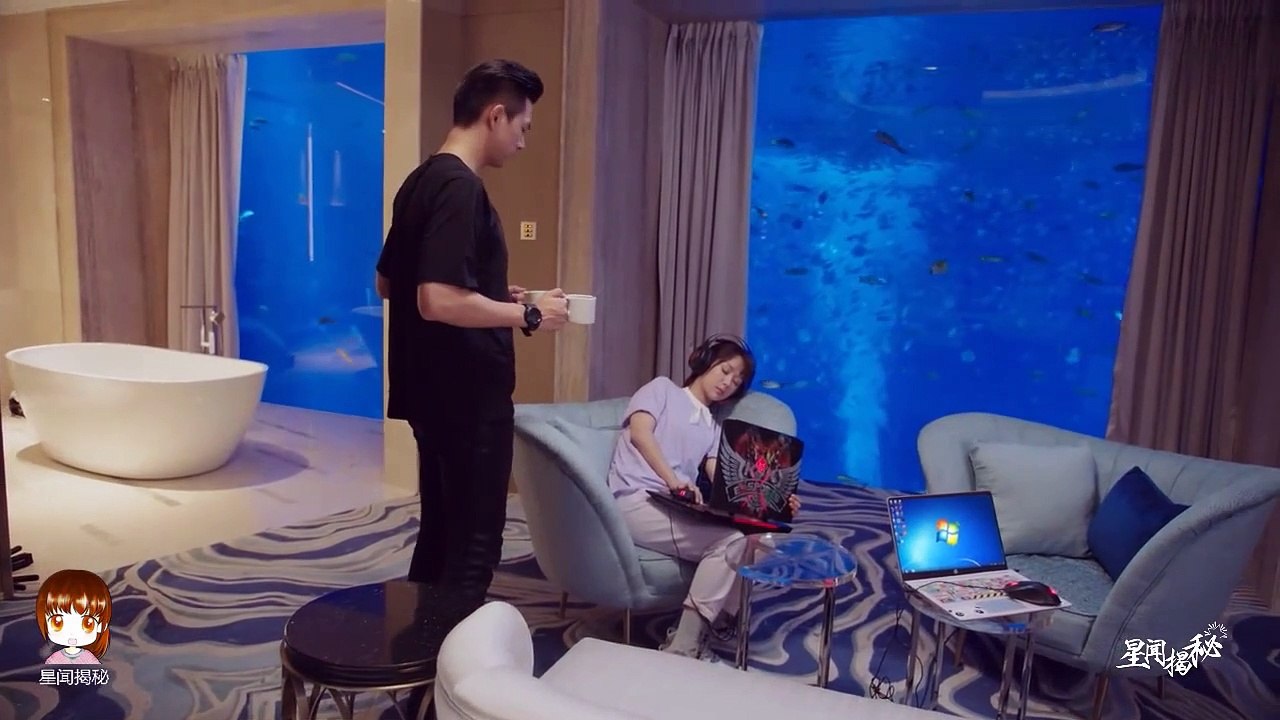 老男人开窍了！杨紫李现#亲爱的热爱的预告#（网络版）原来韩商言佟年喝椰汁差点把门给撞倒了+佟年睡着了 韩商言温柔摸摸头 眼巴巴盯着女朋友算啥，有本事你亲一个+韩商言恋爱真香 想约人家就直接说啊[吃瓜]#KK战队风穿搭# #周珊 韩商言#