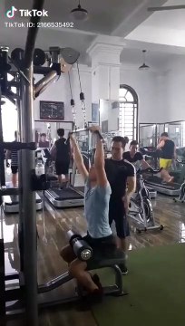 Thanh niên đi tập gym lại bị hiểu lầm là tập khinh công