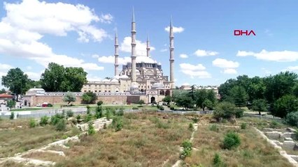 Télécharger la video: EDİRNE SELİMİYE CAMİİ'NDE YEMİŞ KAPANI HANI KRİZİ ÇÖZÜLDÜ, PEYZAJ ÇALIŞMASI BAŞLIYOR-1