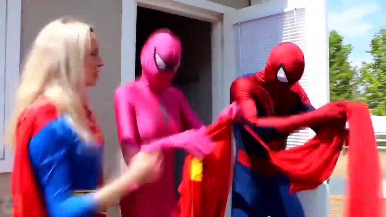 Spiderman, Frozen Elsa, Spidergirl and Superman, doing puzzles and blocking the missile