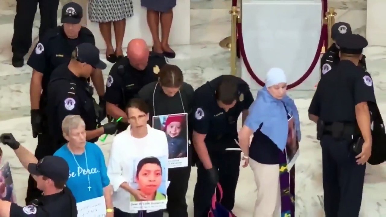 Detenidos 70 católicos por protestas contra política migratoria de Trump