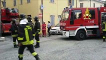 Senigallia (AN) - Crolla solaio di un magazzino_ panico in zona porto (19.07.19) [720p]