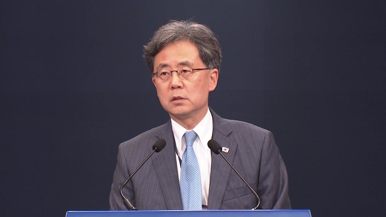 靑 "일본이 국제법 위반" 정면 반박...한일 정보협정 재검토 / YTN