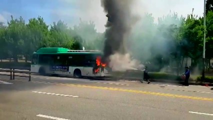 안산서 시내버스 화재...20여 명 긴급대피 / YTN