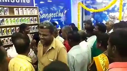 புதுக்கோட்டை.. செல்போன் கடை திறப்பு அறிவிப்பினால் பரபரப்பு-வீடியோ