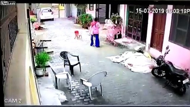 Sauvé d'une électrocution par une mamie et un bâton !