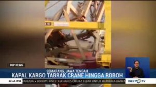Crane Roboh Ditabrak Kapal Kargo di Pelabuhan Semarang