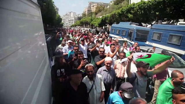 تظاهرة في العاصمة الجزائرية للمطالبة بدولة مدنية
