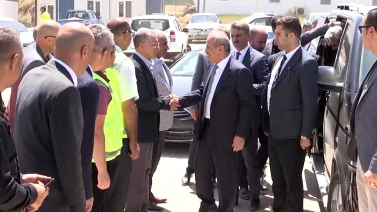 Ulaştırma ve Altyapı Bakanı Cahit Turhan