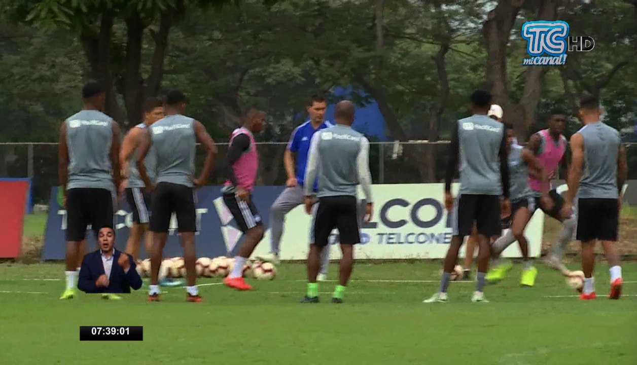 Emelec se prepara para enfrentar al Deportivo Cuenca en la Liga Pro