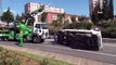 Ataşehir'de virajı alamayan kamyon devrildi: 1 yaralı...Devrilen kamyon trafikte uzun kuyruklar oluşturdu