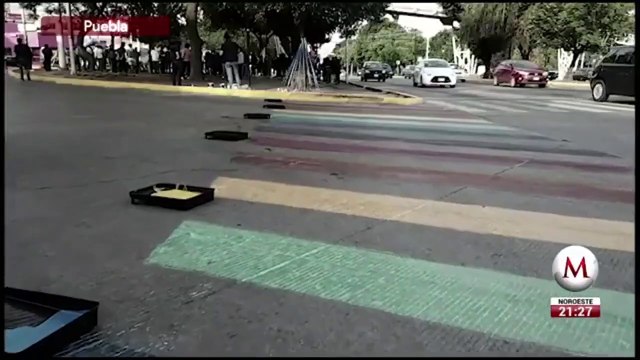 Quitan a cruces peatonales color del arcoiris