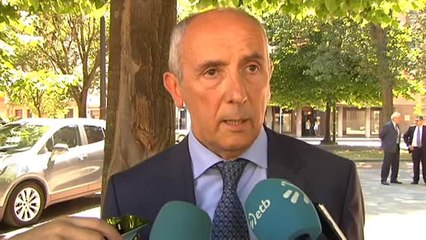 Erkoreka apremia a los políticos a "remangarse y no levantarse de la mesa" hasta alcanzar un acuerdo de gobierno en España