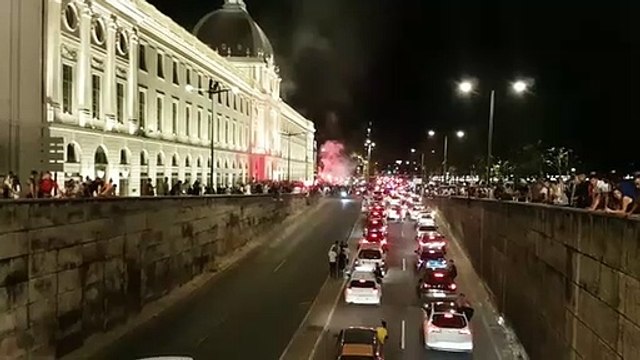 Gros embouteillage devant l'Hôtel-Dieu, à Lyon.
